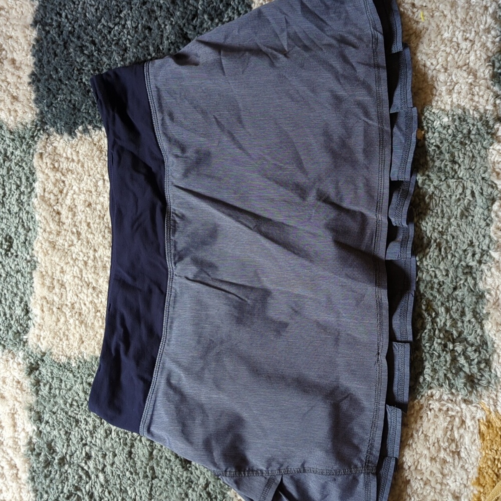 Lululemon Pace Setter blue pinstripe Skirt/Skort 6 Regular